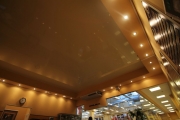 многоуровневый глянцевый натяжной потолок